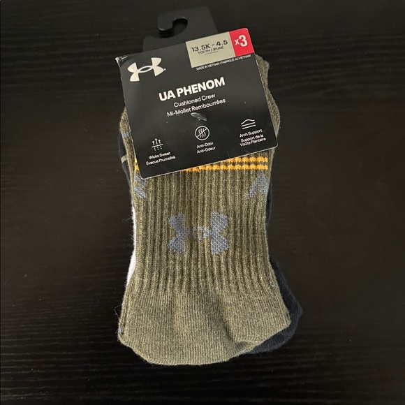 Under Armour Olive Crew Socks with Gray Logo - Picture 1 of 3